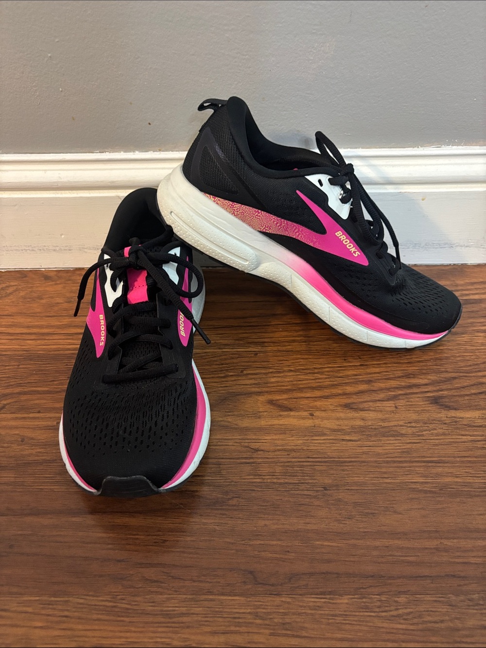 Brooks Women’s Black with Hot Pink Accent Running Sneakers